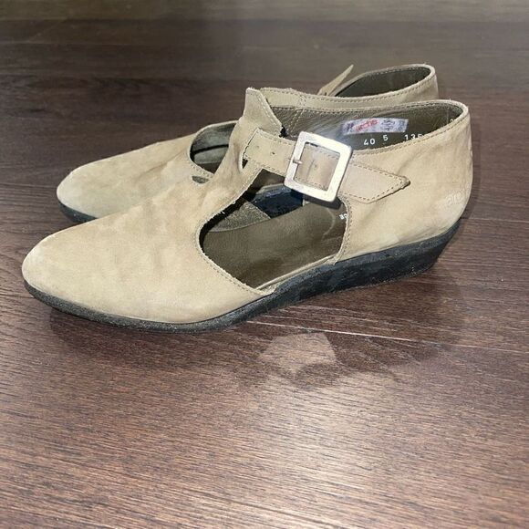 Arche Wedge T Strap Shoe - Picture 1 of 9